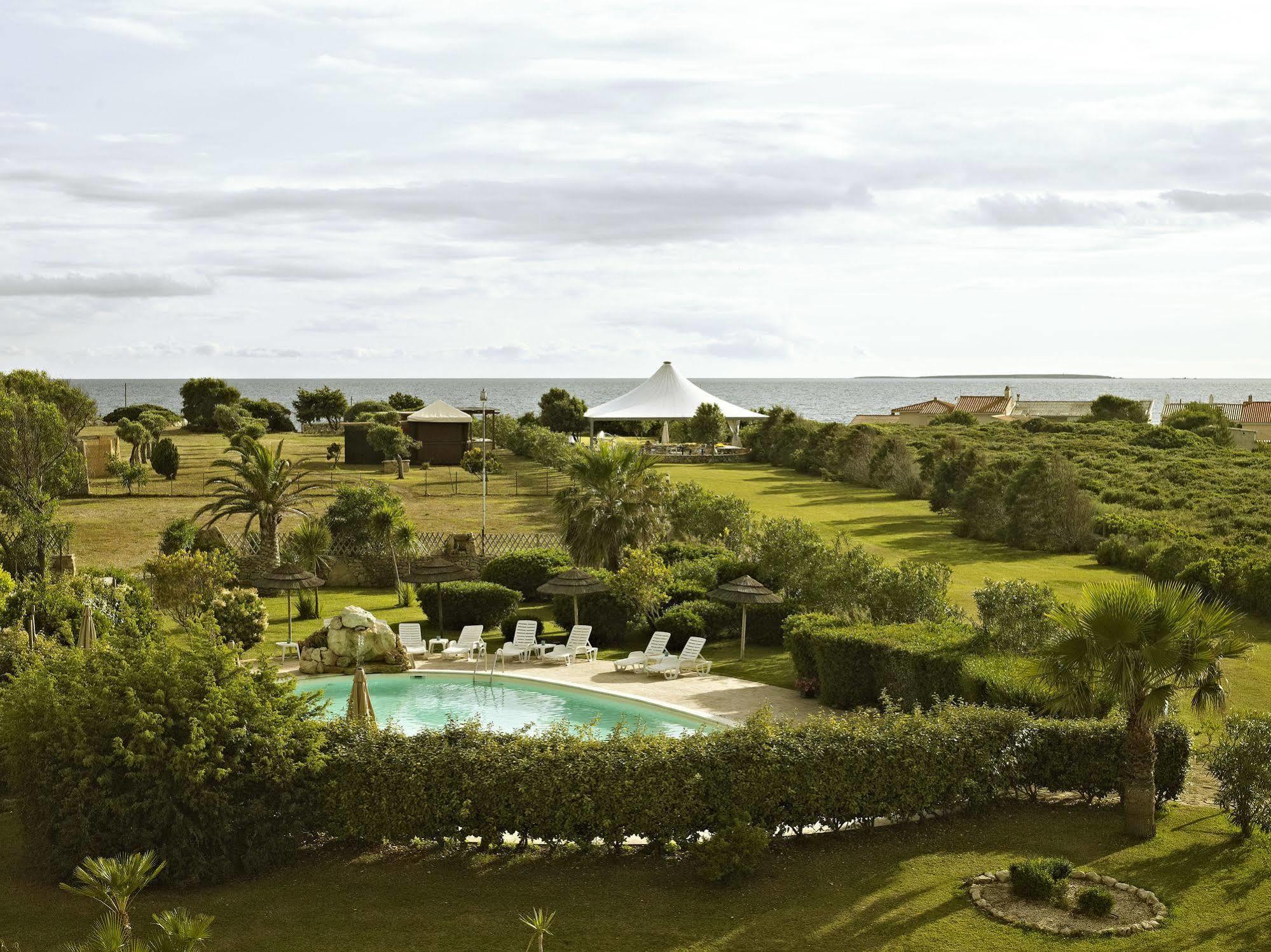 Hotel Raffael Putzu Idu Esterno foto