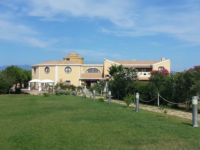 Hotel Raffael Putzu Idu Esterno foto
